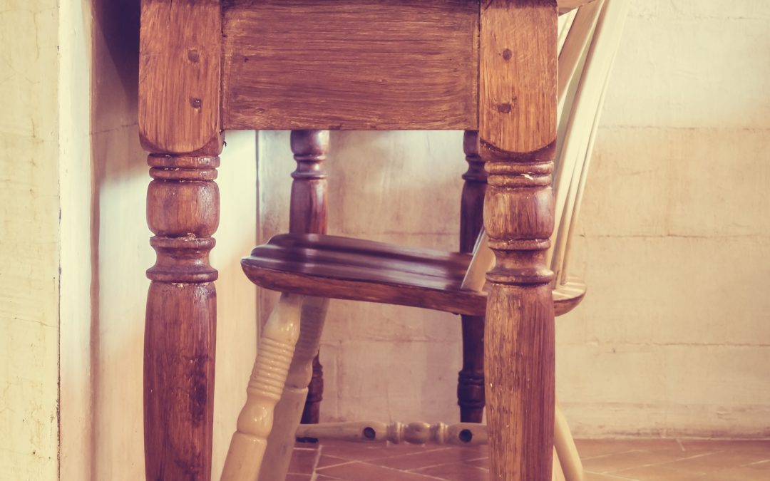 La importancia de elegir herramientas y productos de calidad para restaurar un mueble con éxito